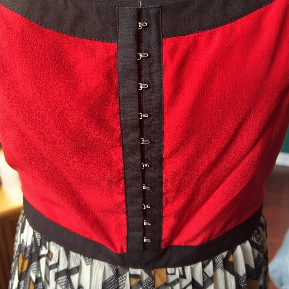 Pleated Dress Pattern With Red Color Block Top - image 4